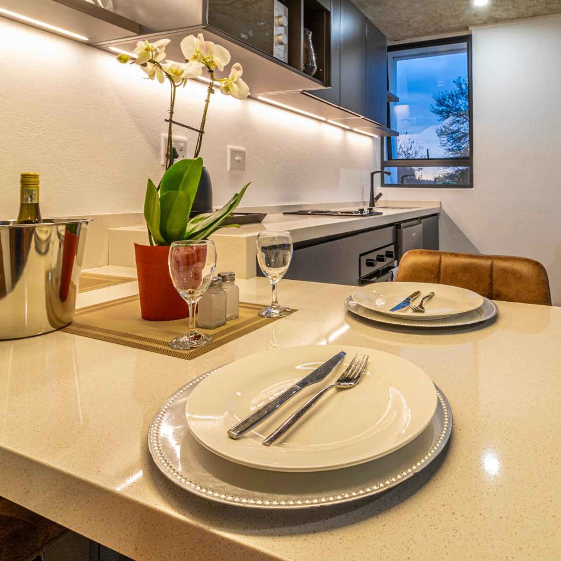 KRAVIT Premier Suites 28/29