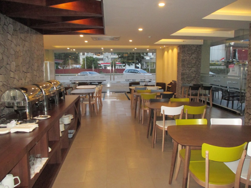 Nite And Day Batam Jodoh Square 28/38