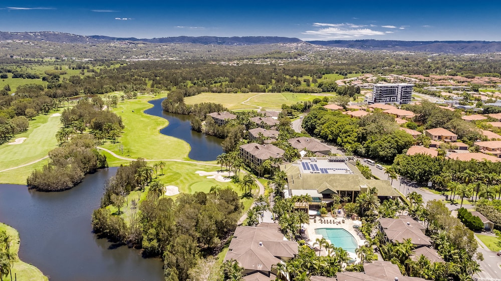 Mercure Gold Coast Resort 64/66