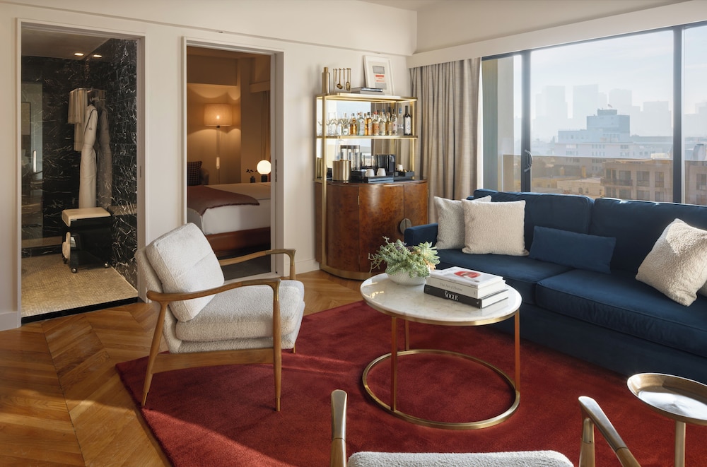 Sixty Beverly Hills 47/69