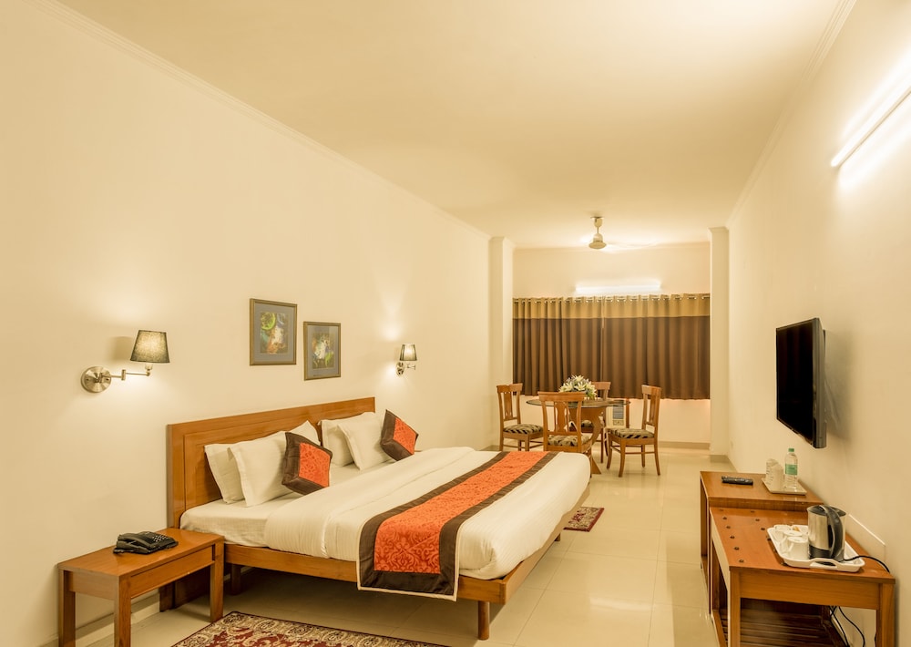 AIRPORT HOTEL. 13/56