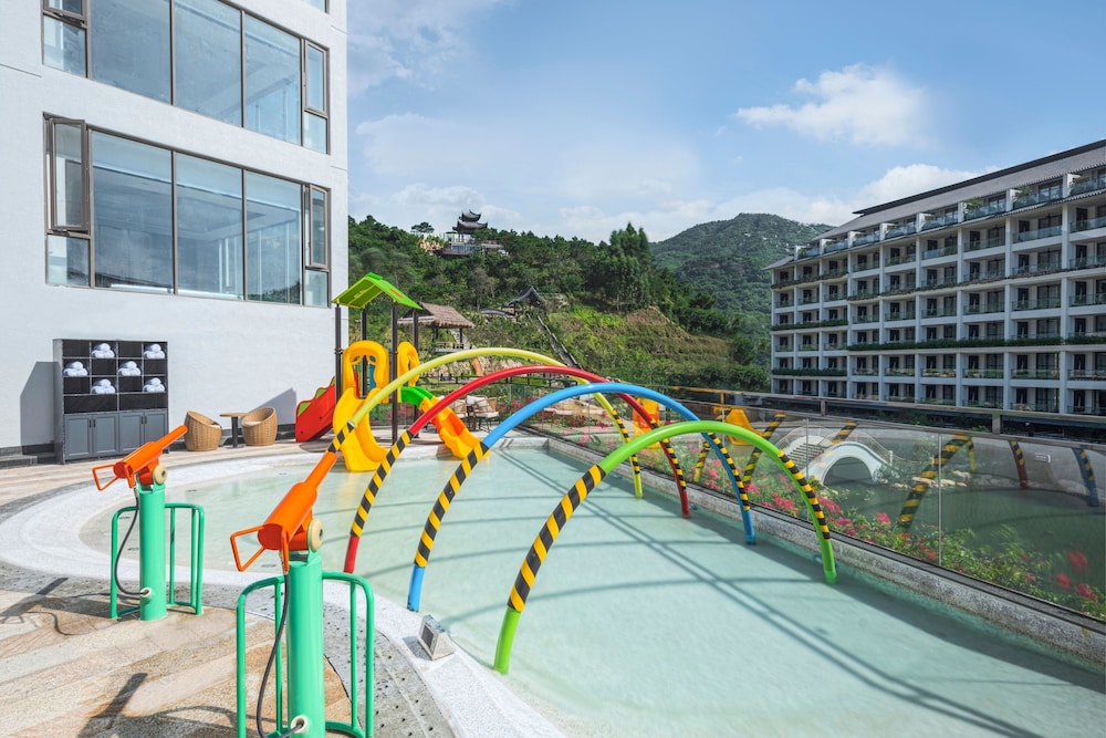 Sheraton Maoming Hot Spring Resort 24/30
