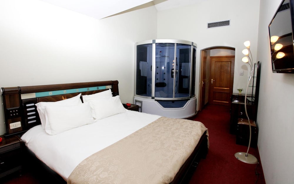 Green Hotel 20/71