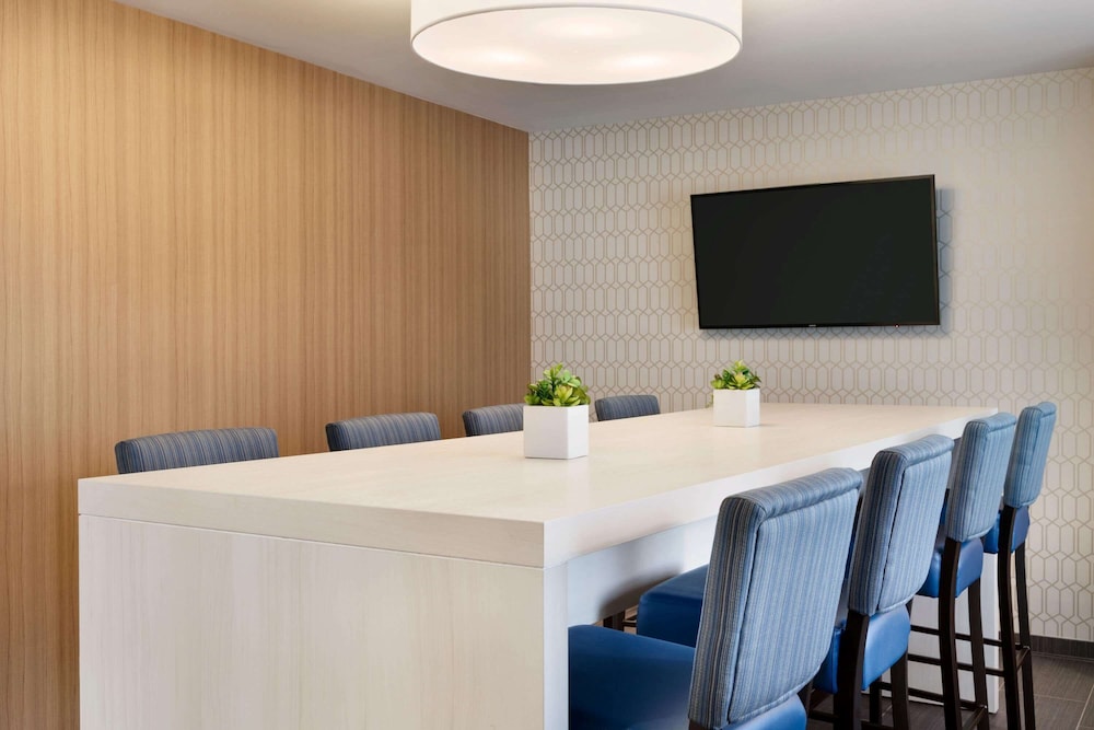 Microtel Inn Suites By Wyndham Gambrills 40/50