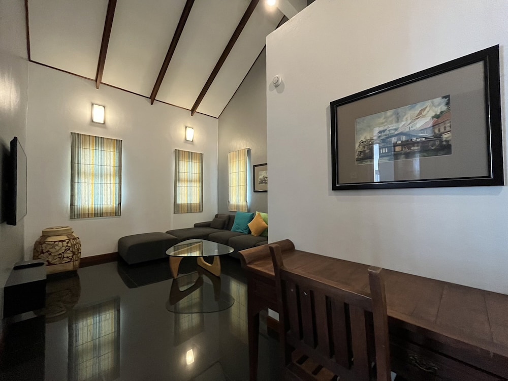 THE BEACH HOUSE 25/47