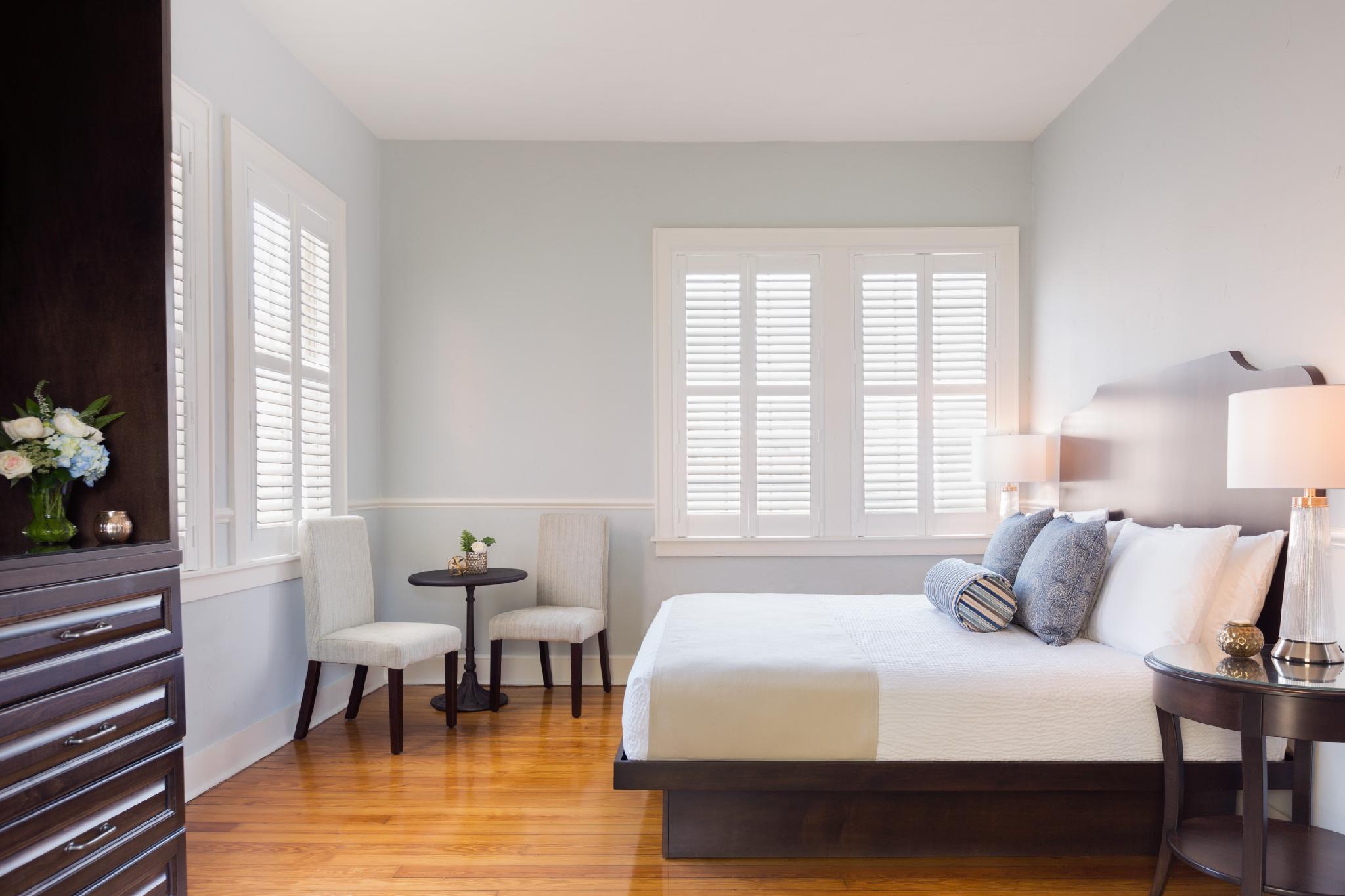 Courtyard, Guest Room, King Bed
