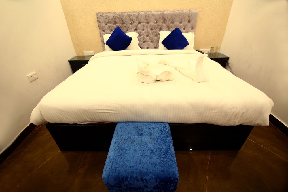 Hotel Gharonda 10/22