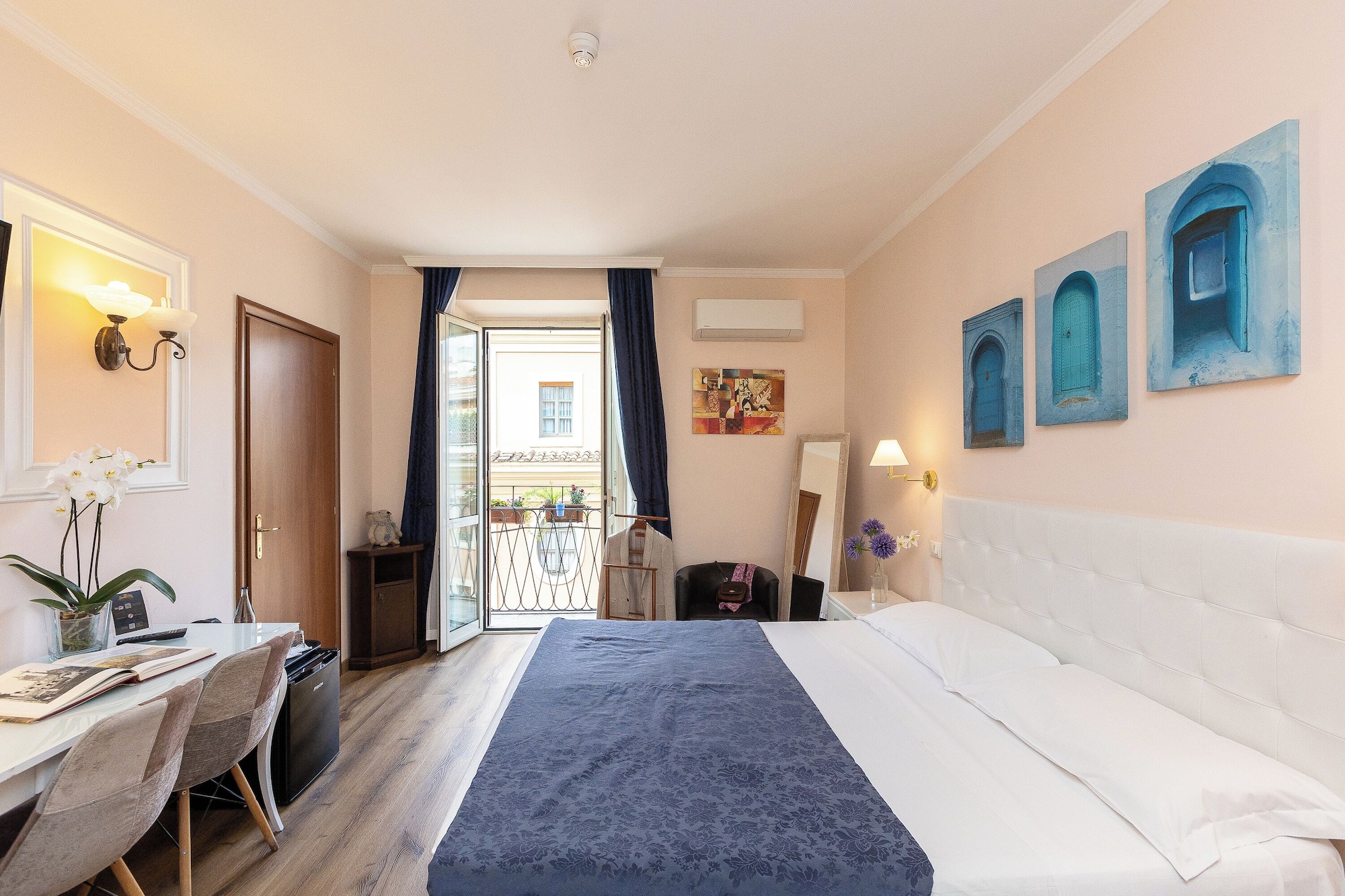 ROOM, TRIPLE