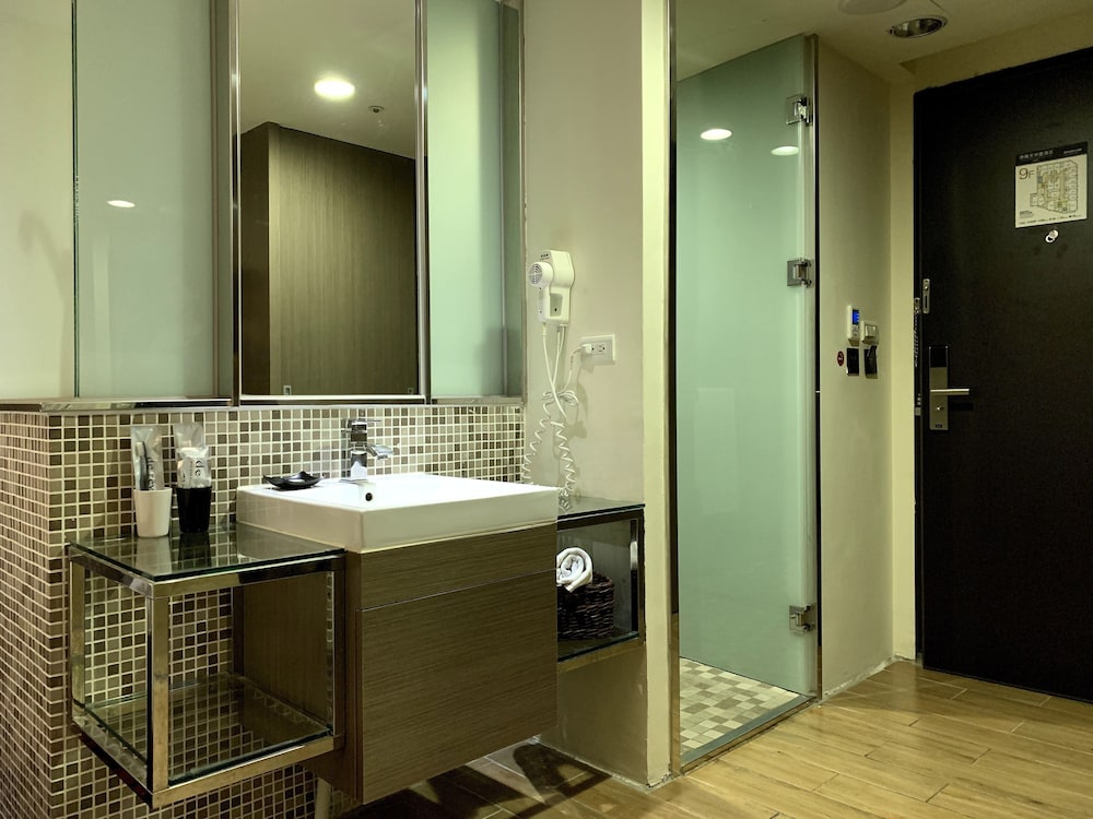 Yeong Chi Business Hotel 51/52
