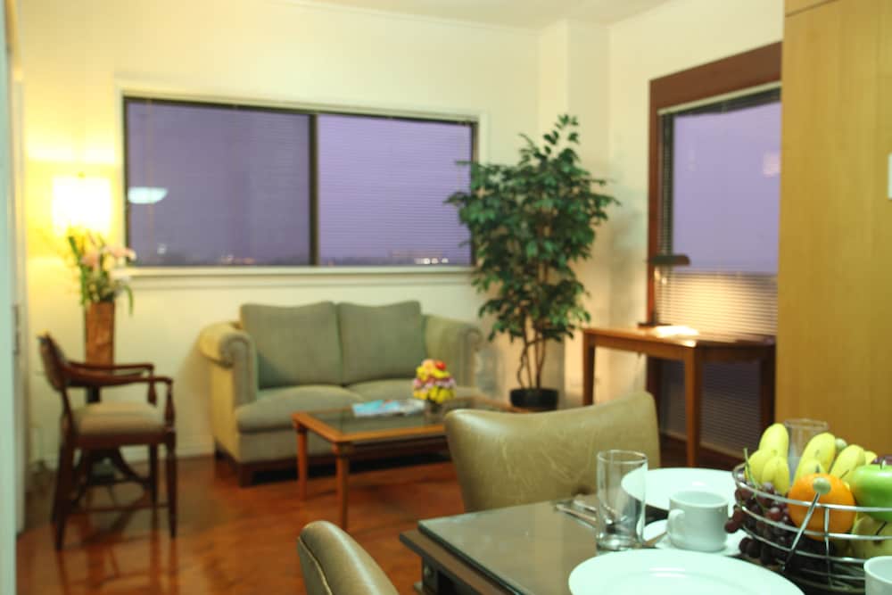 Sunny Bay Suites 25/33