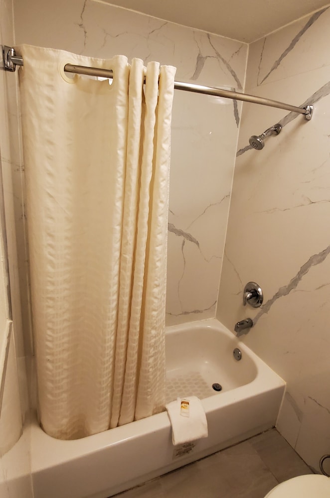 Beachside Resort Hotel 36/38