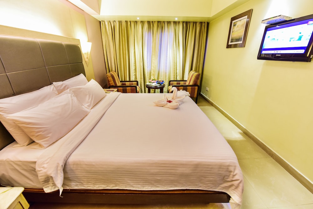 GRAND, DOUBLE BED