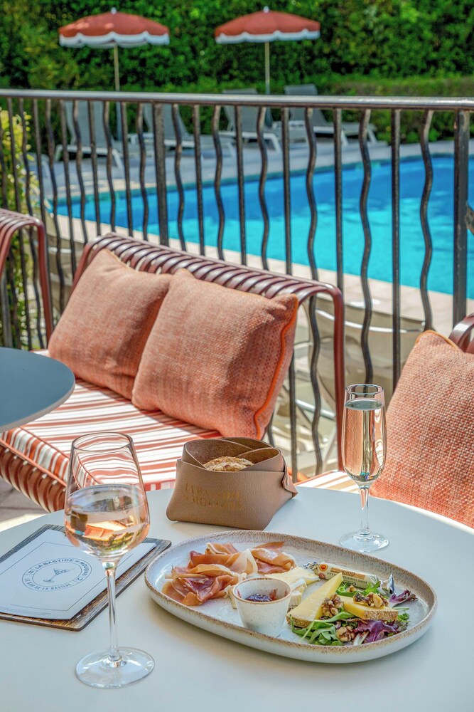 HOTEL DE MOUGINS 37/49