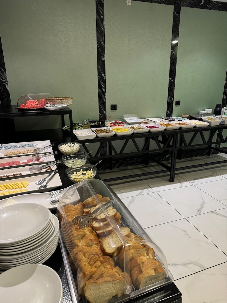 Marina Green Suite Hotel 34/41