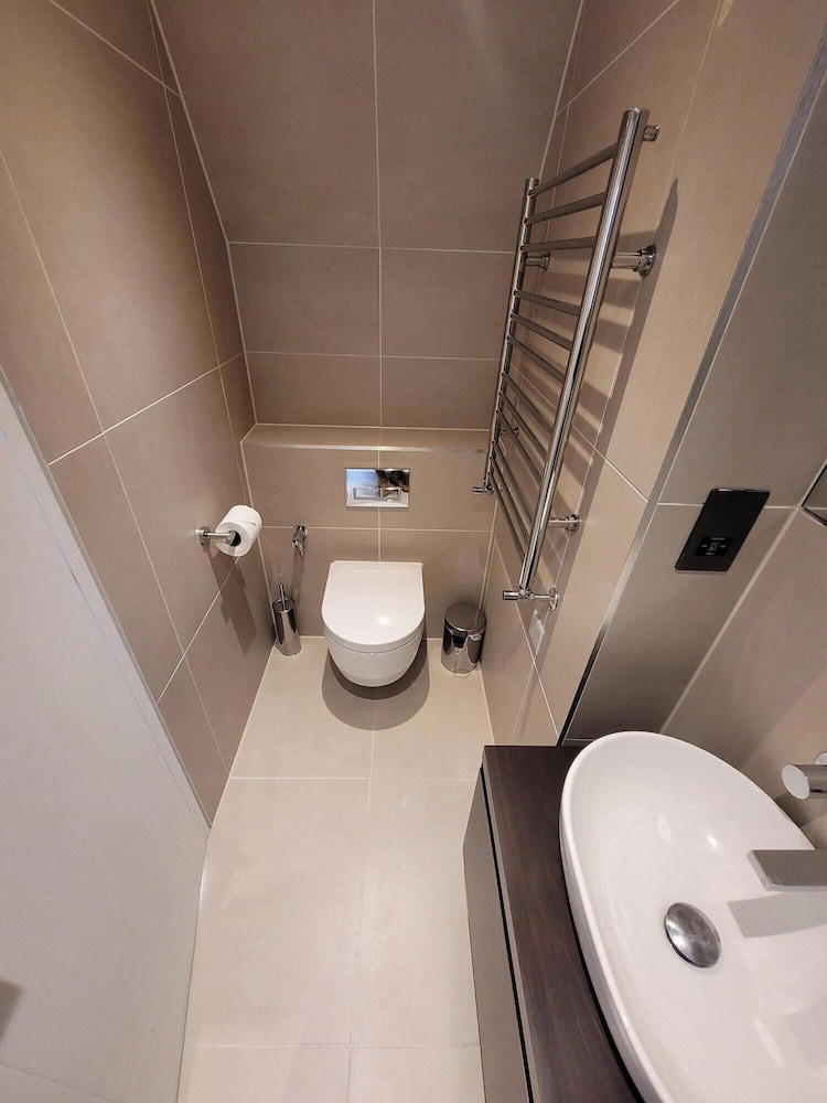 Buckingham Palace Residences by Aeria Apartments 41/45