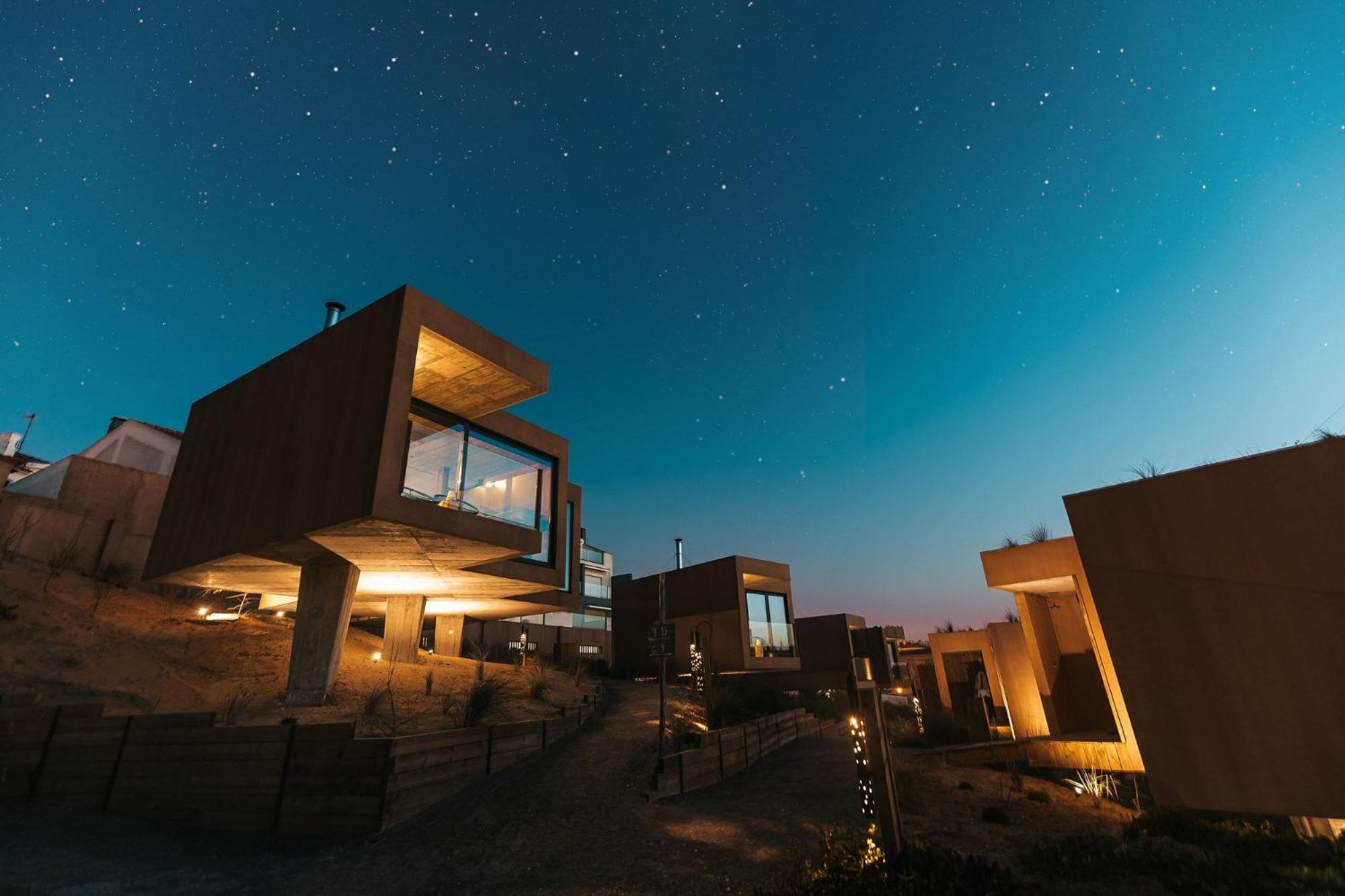 Noah Surf House 48/50