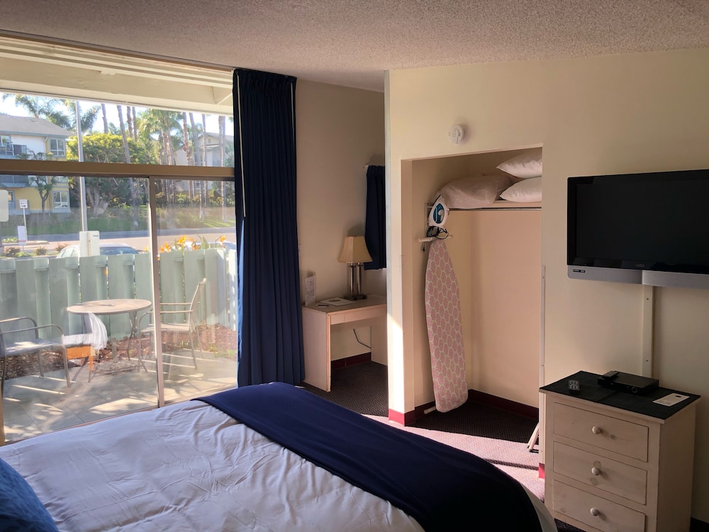 Foghorn Harbor Inn 8/55