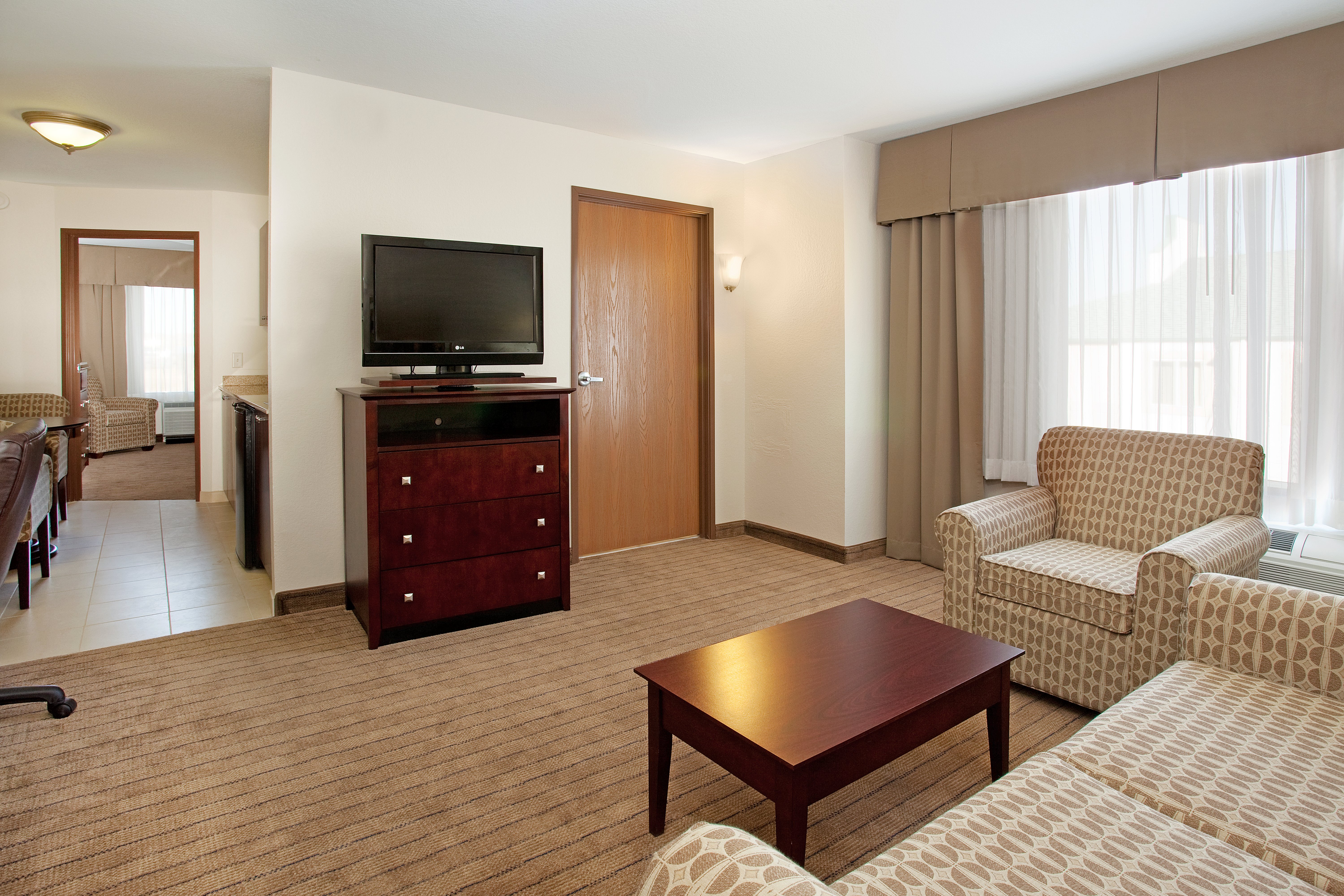 Holiday Inn Express Hotel And Suites Buffalo 50/66