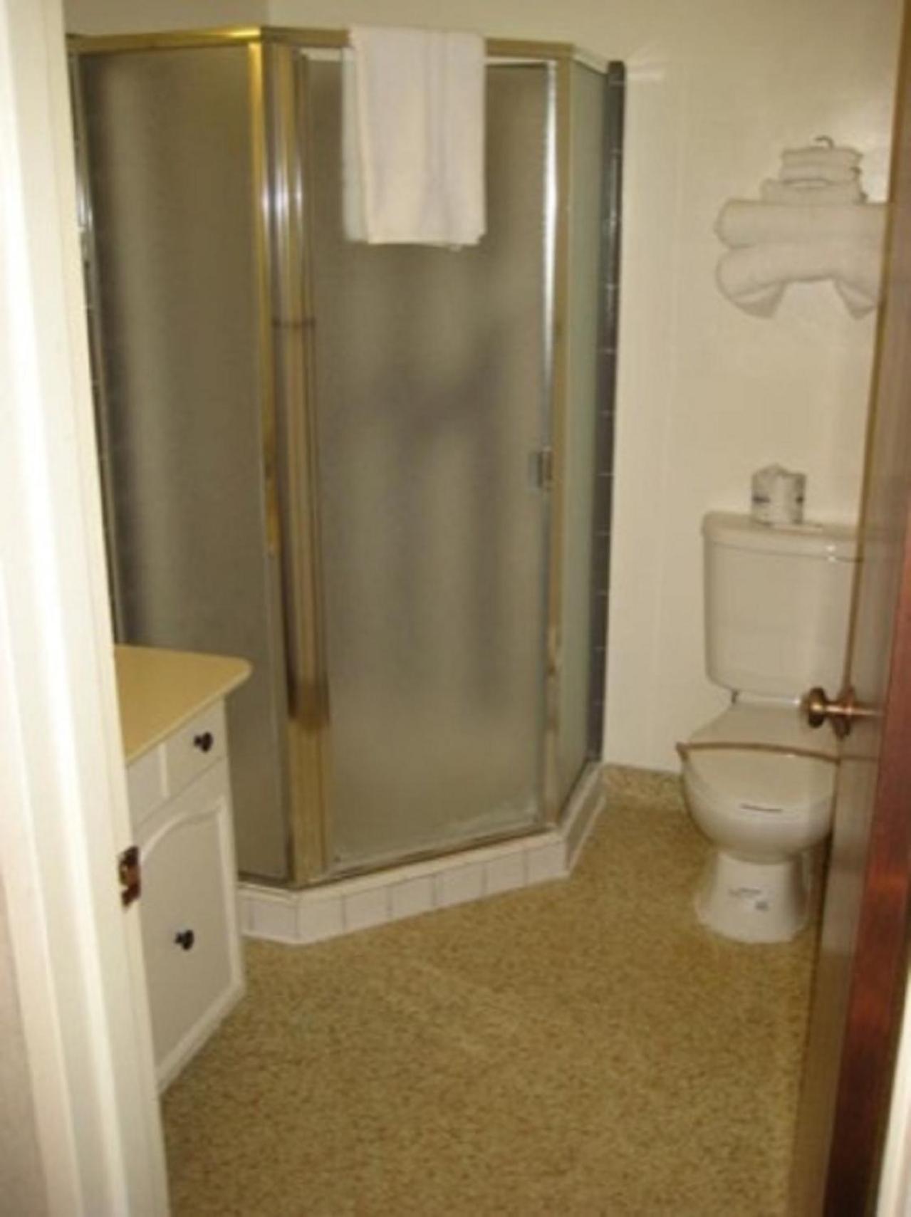 Villa Inn 33/33