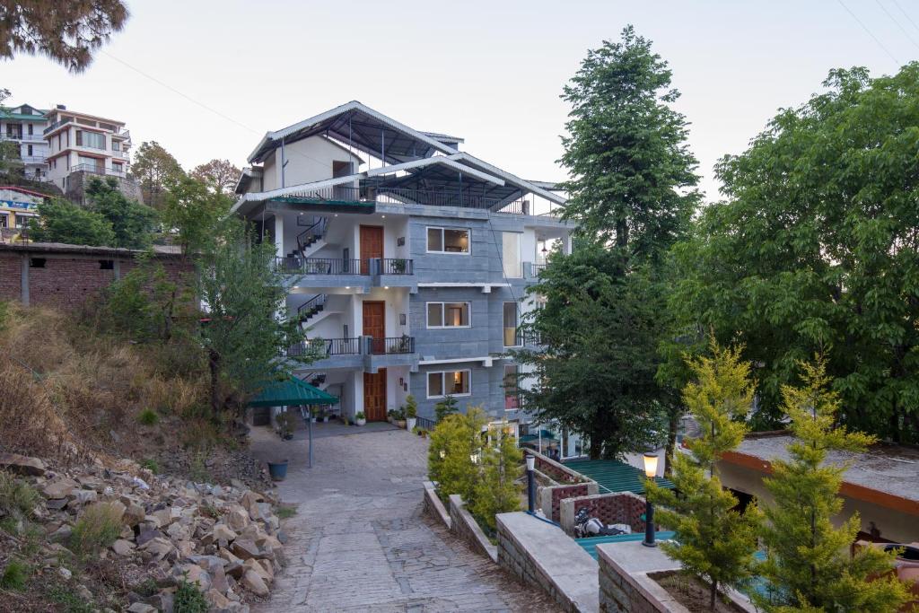 Alaya Stays By Elivaas Livelife - Kasauli 2/13