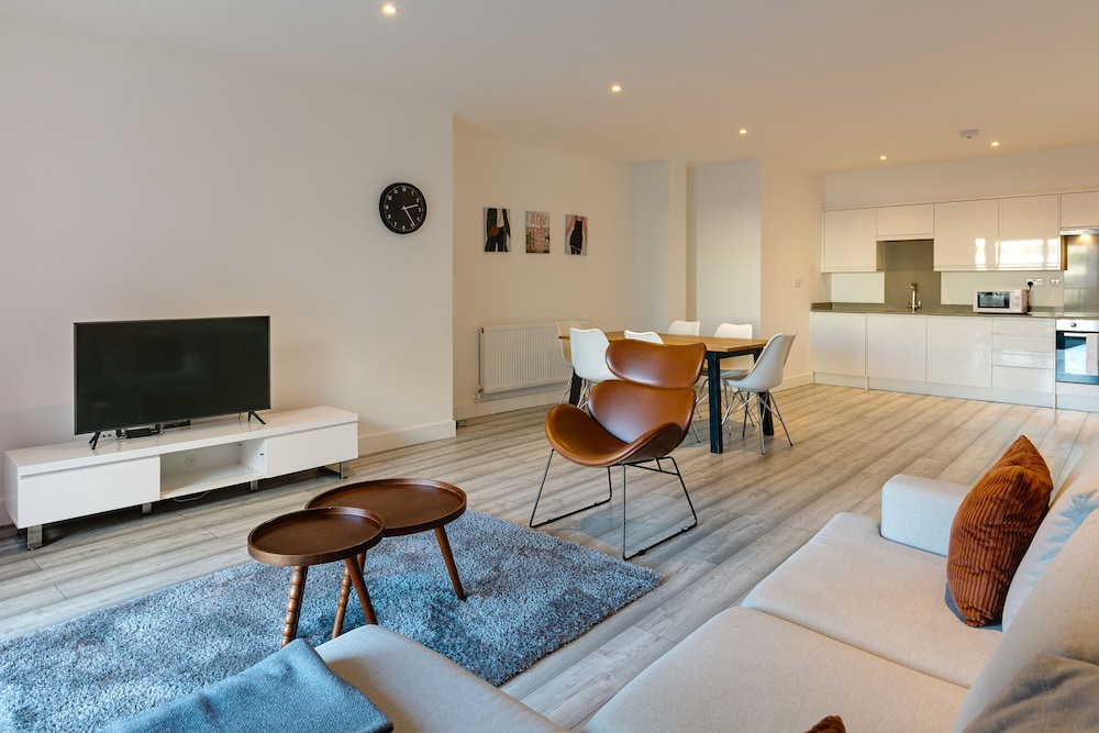 Hounslow Central Apartments 37/40