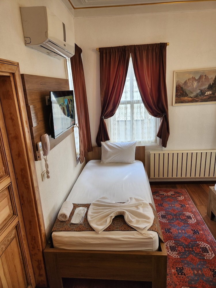 W. House Kadikoy 34/60