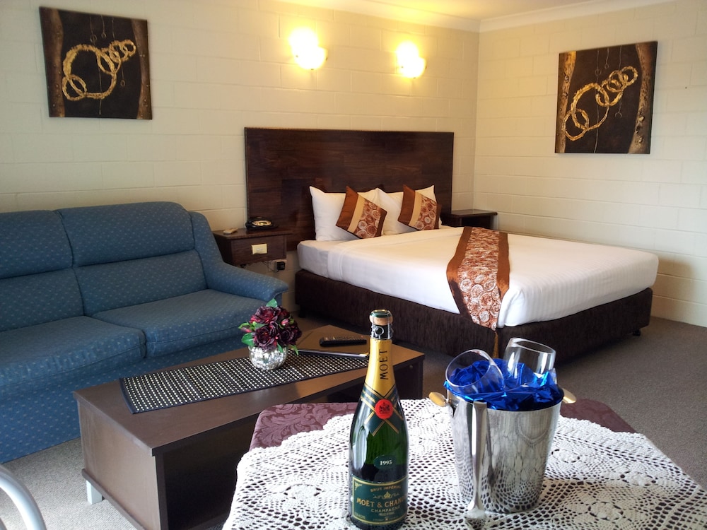 ADMIRAL NELSON MOTOR INN 43/52