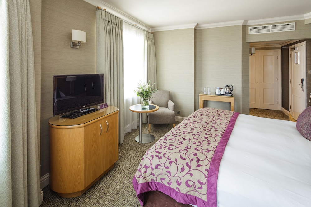 Pomme D'or Hotel 6/30