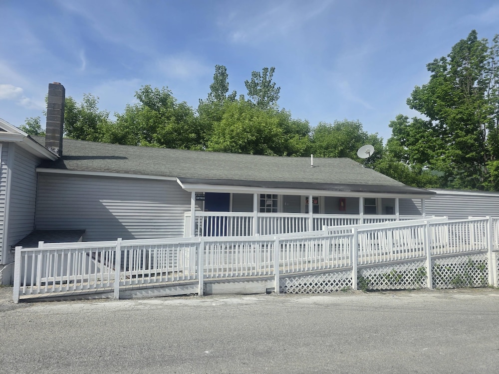 Rodeway Inn Adams, MA 4/34