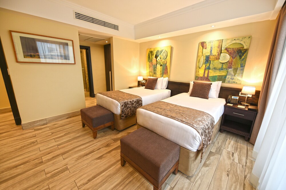 3 BEDROOMS, PENTHOUSE