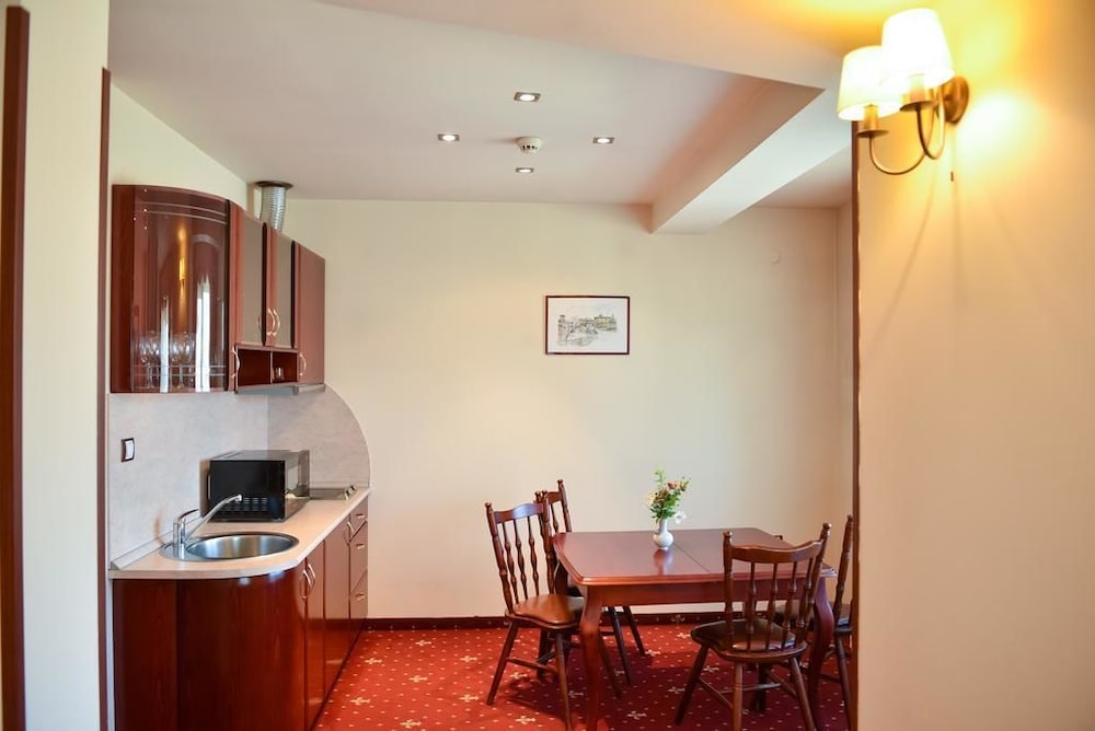 Martin Hotel 29/45