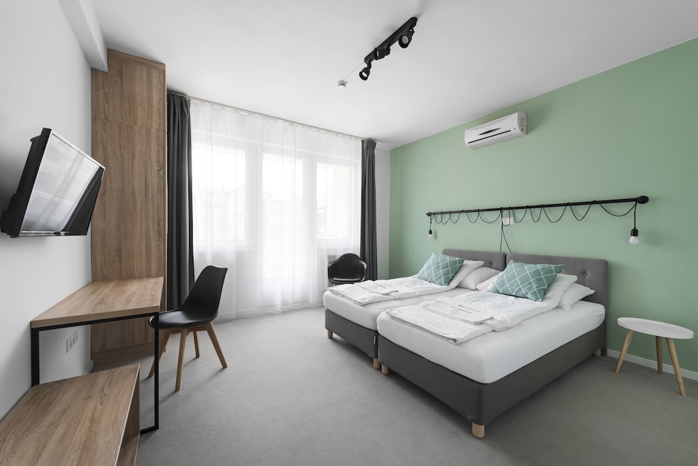 SUPERIOR, DOUBLE OR TWIN BED