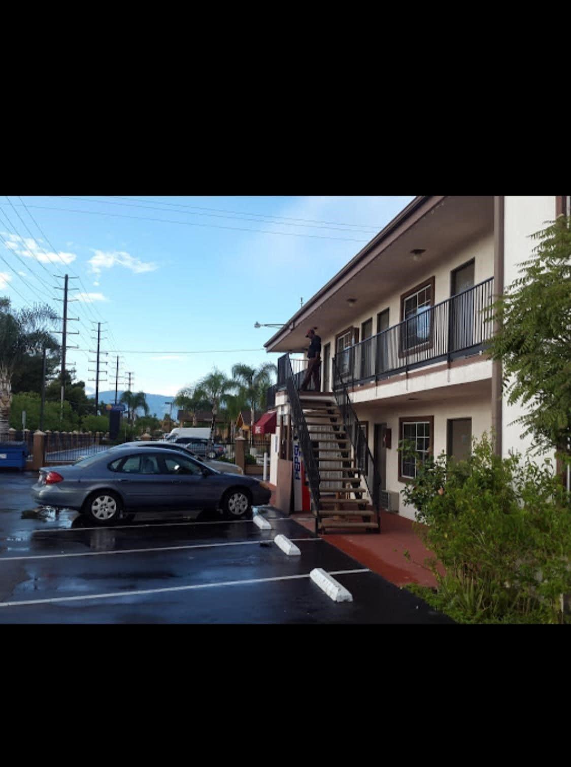 Colton Motel 18/24