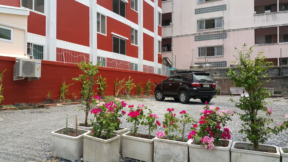 Suansin Art Garden 57/63