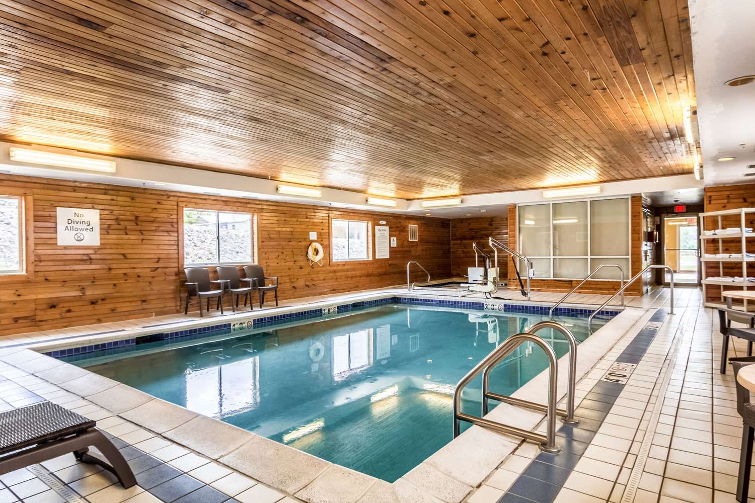 Comfort Inn & Suites - Hannibal 20/31