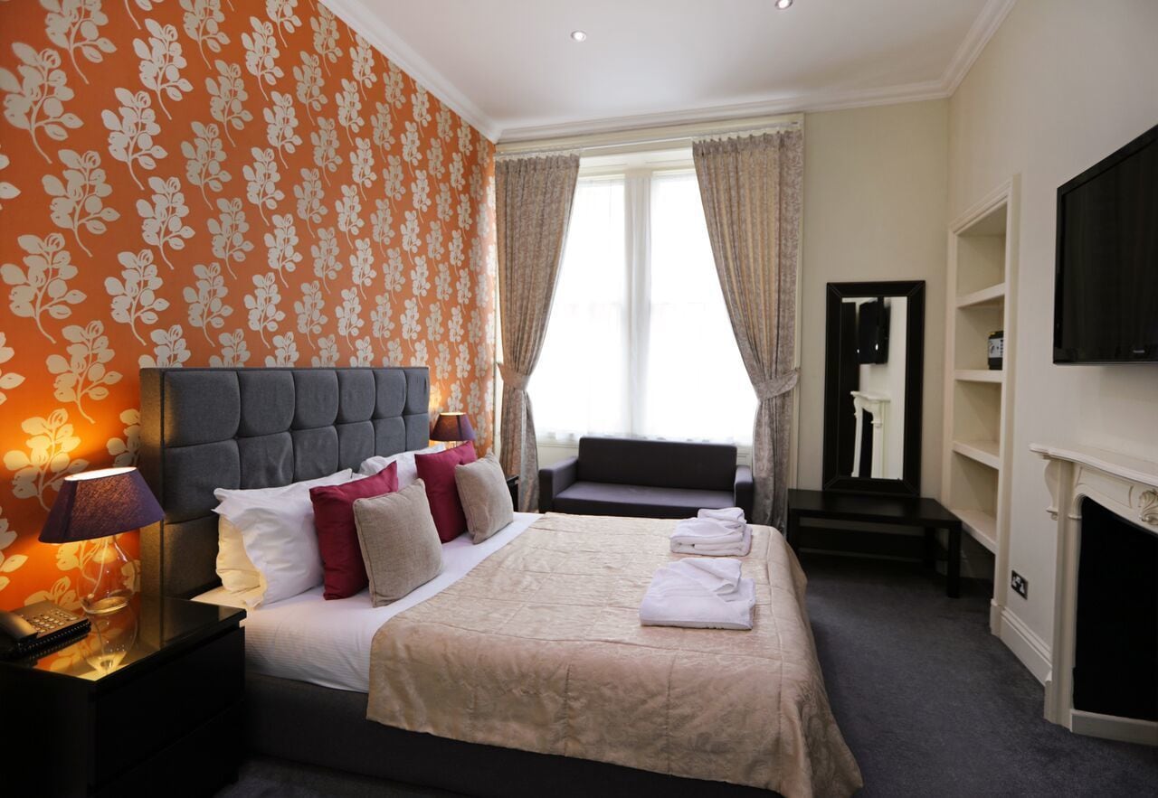 LUXURY, SUITE