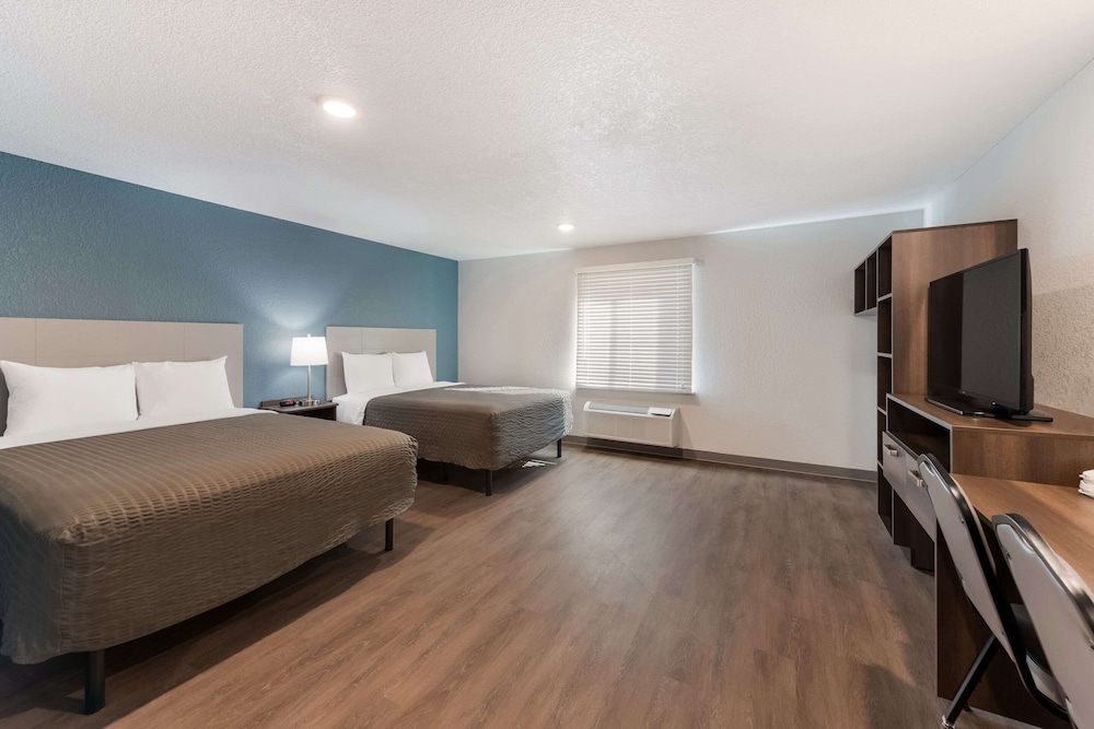 WoodSpring Suites Dayton North 19/42