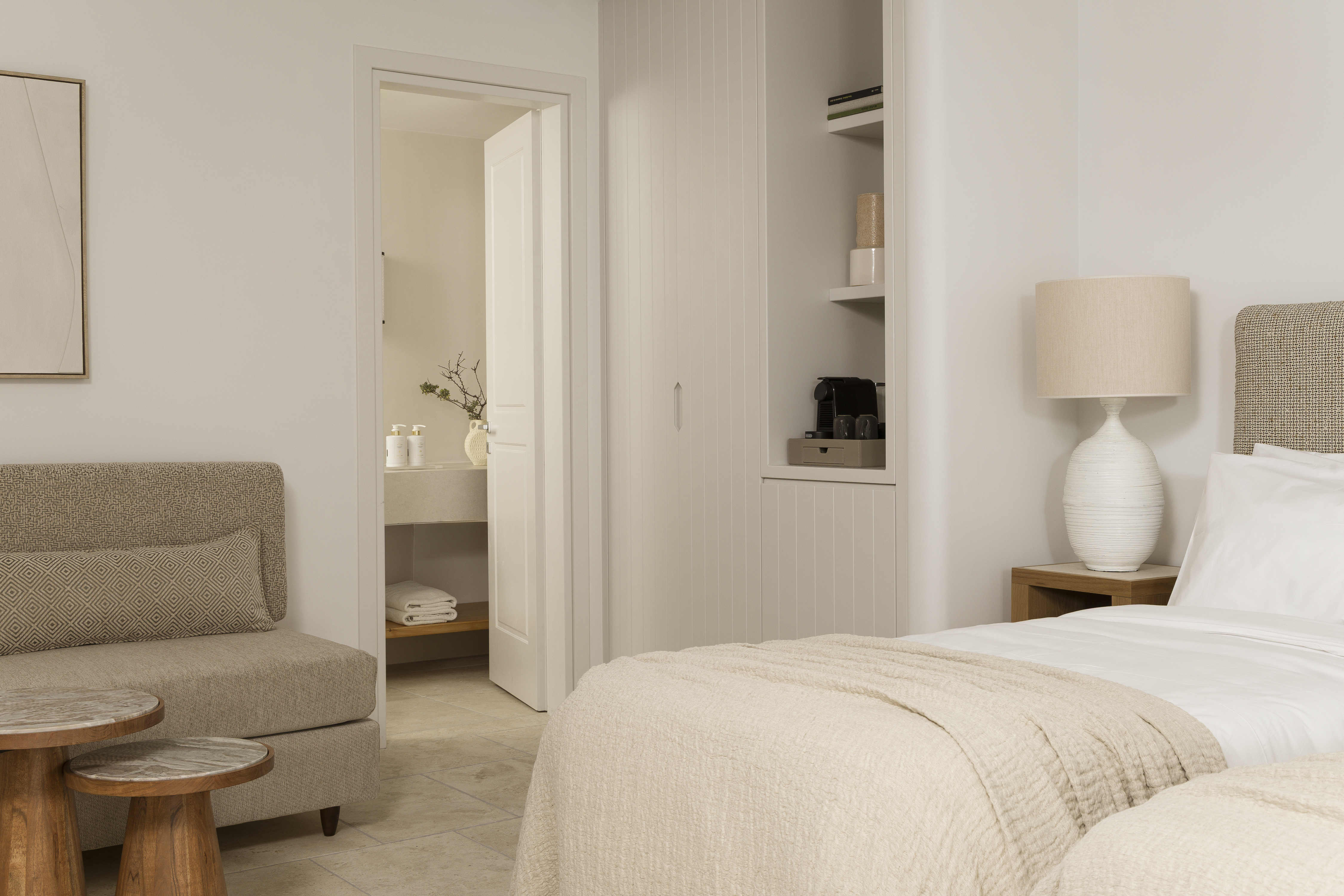 COMFORT, SUITE
