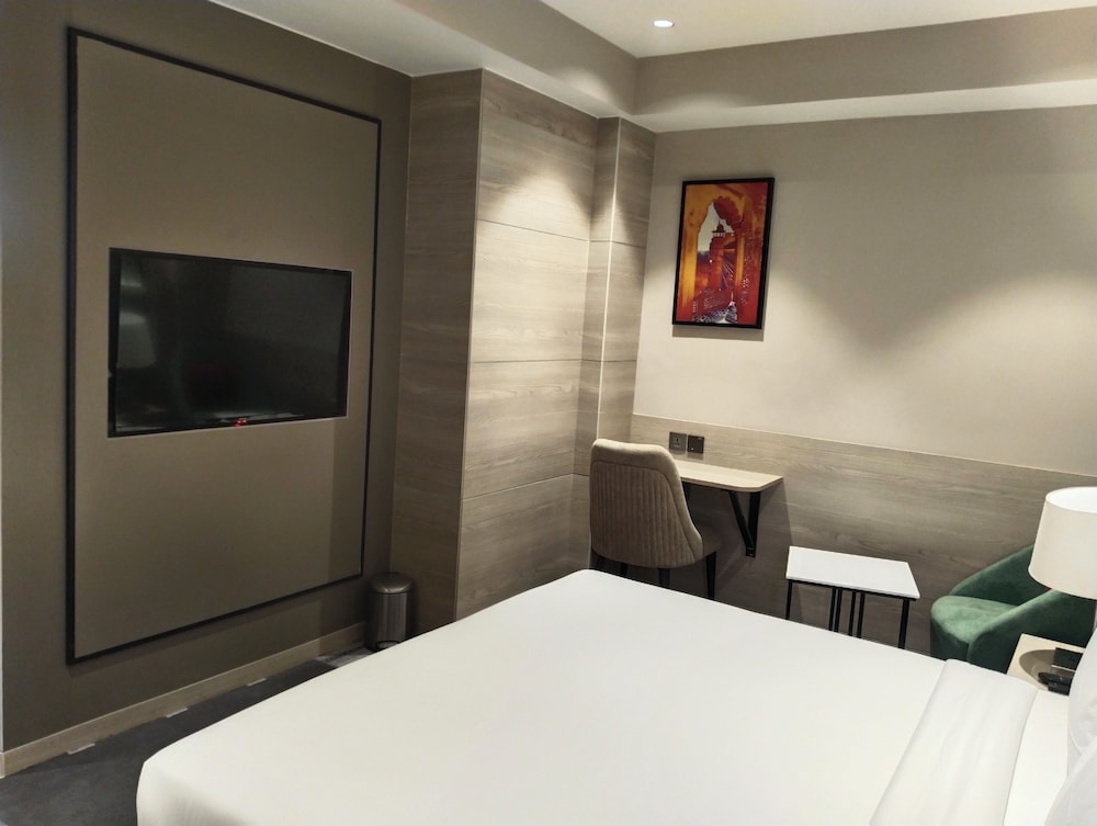 Crystal Inn Hotel 24/50