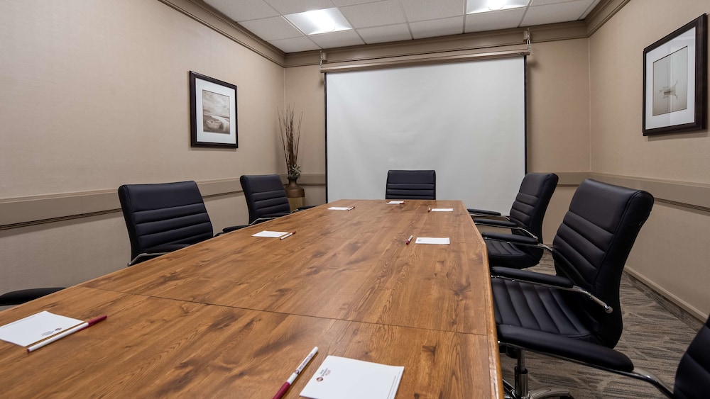 Best Western Plus Oak Harbor Hotel & Conference Center 29/41