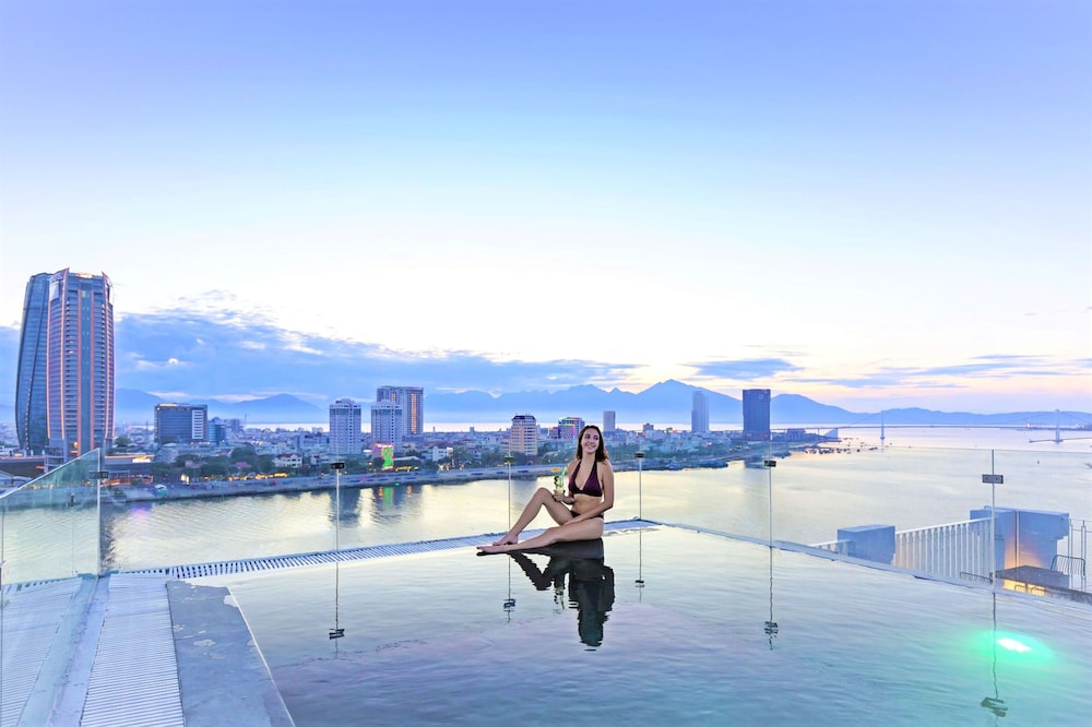 Ibiza Riverfront Hotel Da Nang 70/74