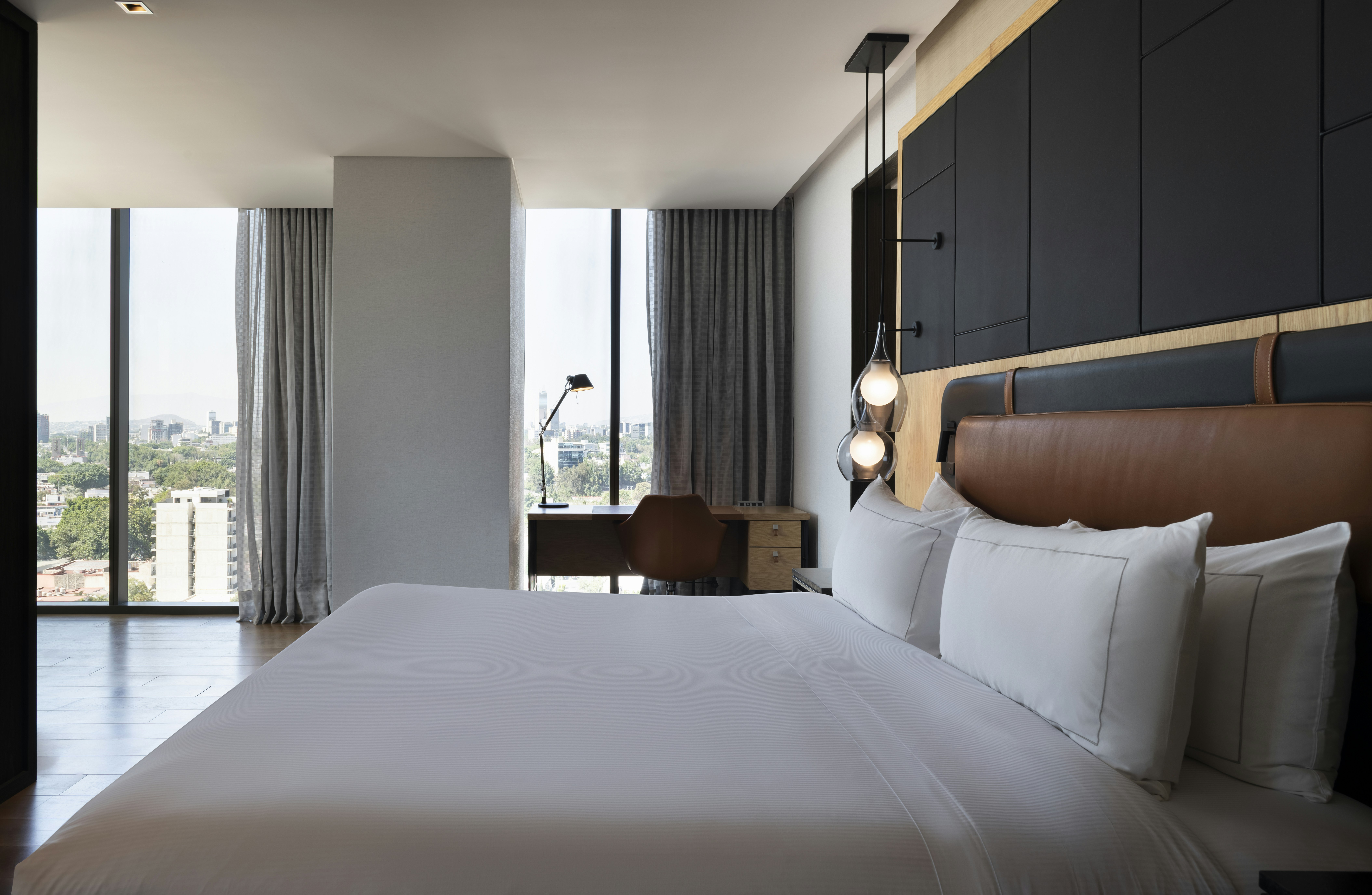 1 BEDROOM, SUITE, KING BED