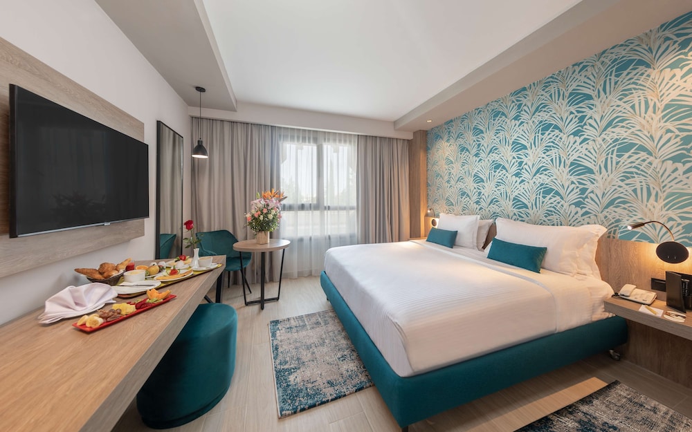 Ambassador, Suite, King Bed