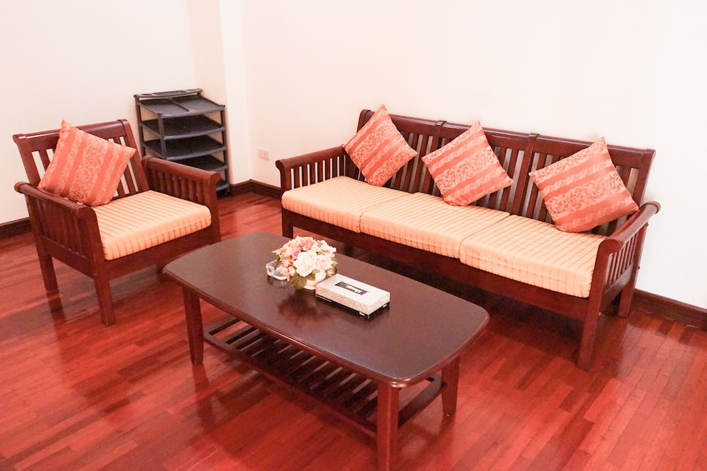 Kanavera Sriracha Hotel and Serviced Apartment 55/77