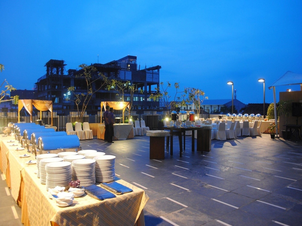 Quest Hotel Simpang Lima Semarang 55/60