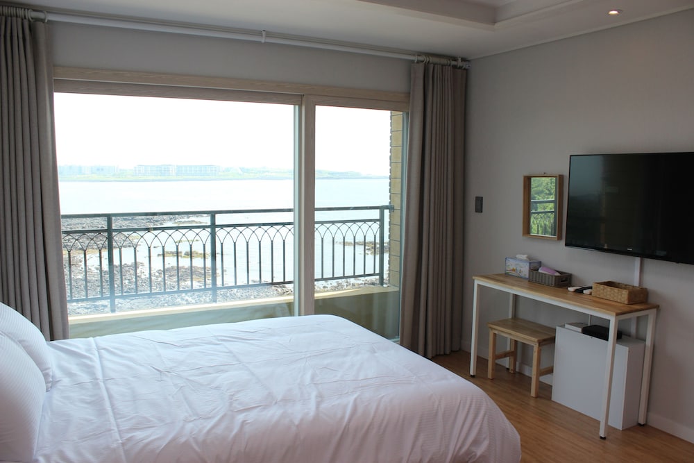 SUITE, OCEAN VIEW