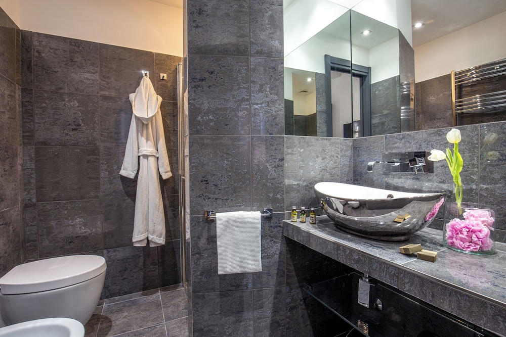 GCF Luxury Suites Guest House 63/70