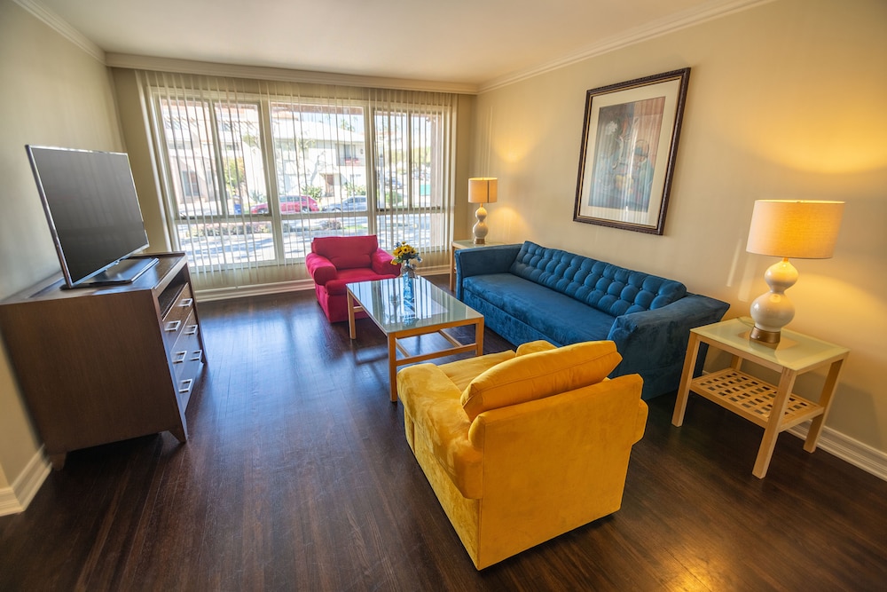 Cal Mar Hotel Suites 21/27