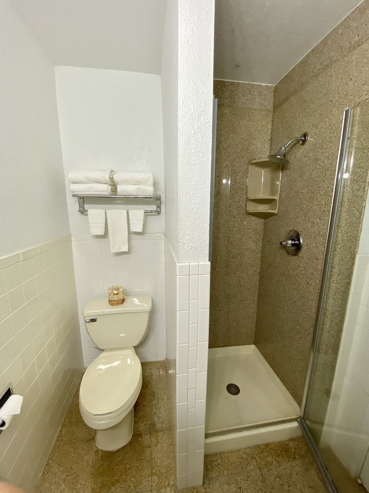 Geary Parkway Motel 34/72