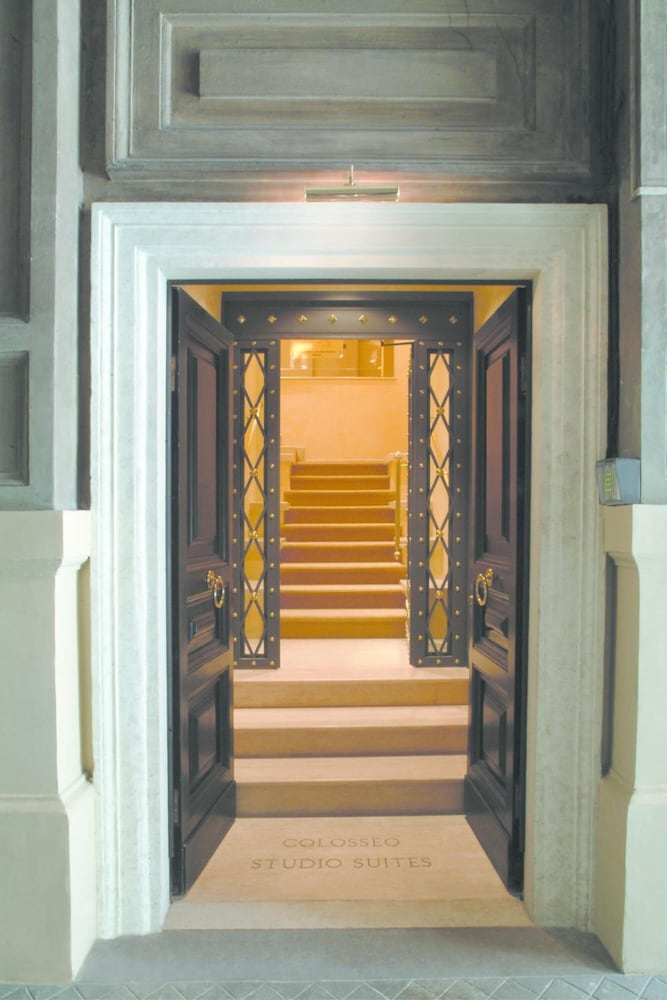 COLOSSEO STUDIO SUITES 10/17